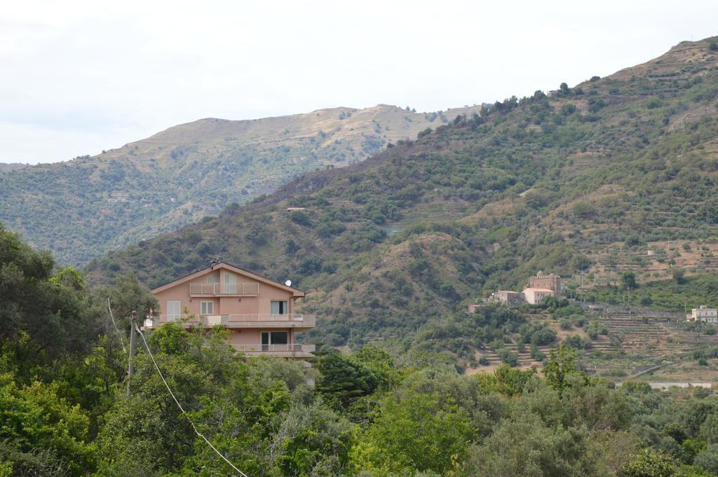 La Casa Di Giulia Lägenhet Forza dʼAgro Exteriör bild