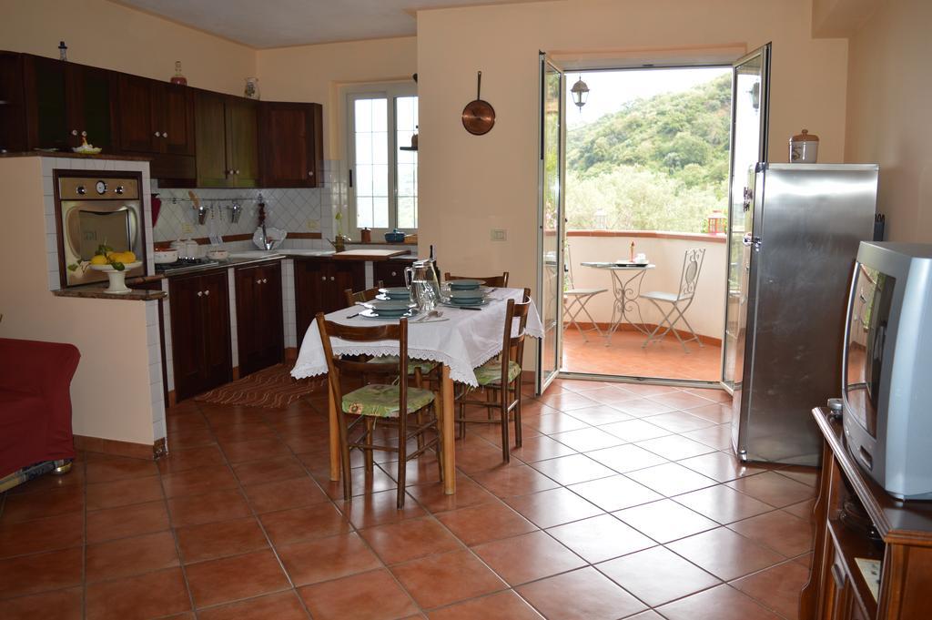 La Casa Di Giulia Lägenhet Forza dʼAgro Exteriör bild